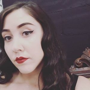 Meet your Posher, Justine